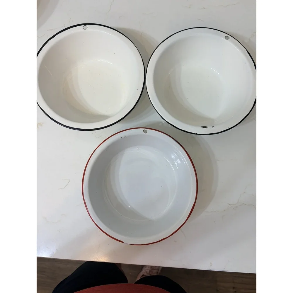 Vintage Enamelware Round Wash Tub Basin Bowl White Red 10.75